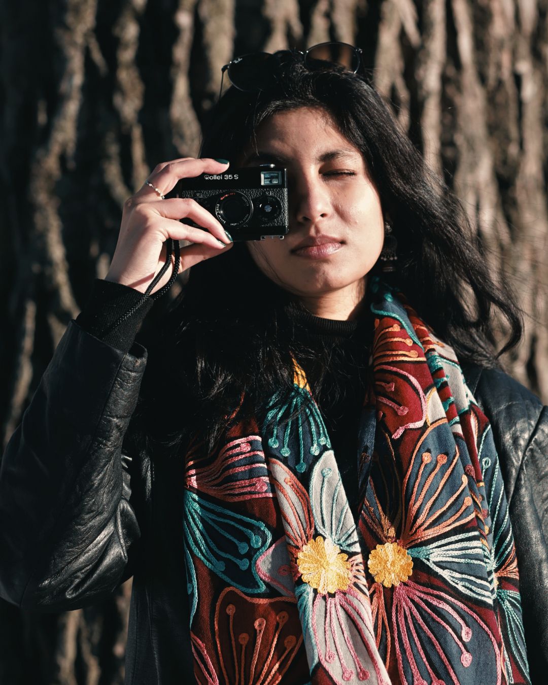 Contemporary Floral Wool Shawl – Modern Bloom