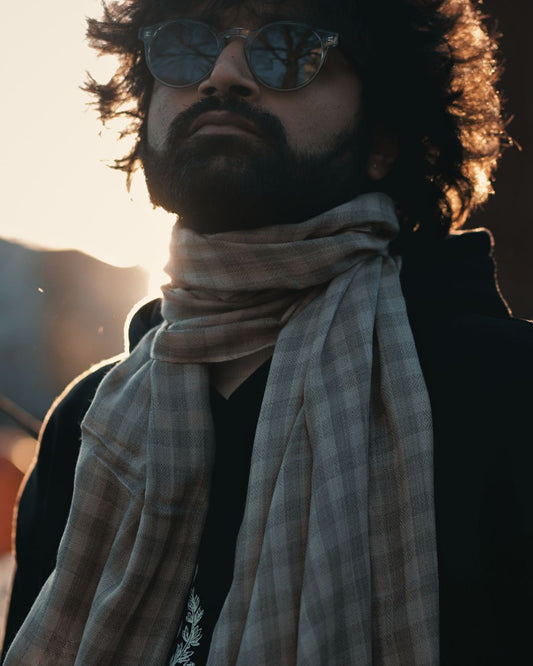 100% Wool Scarf – Subtle Checked Pattern (Beige)