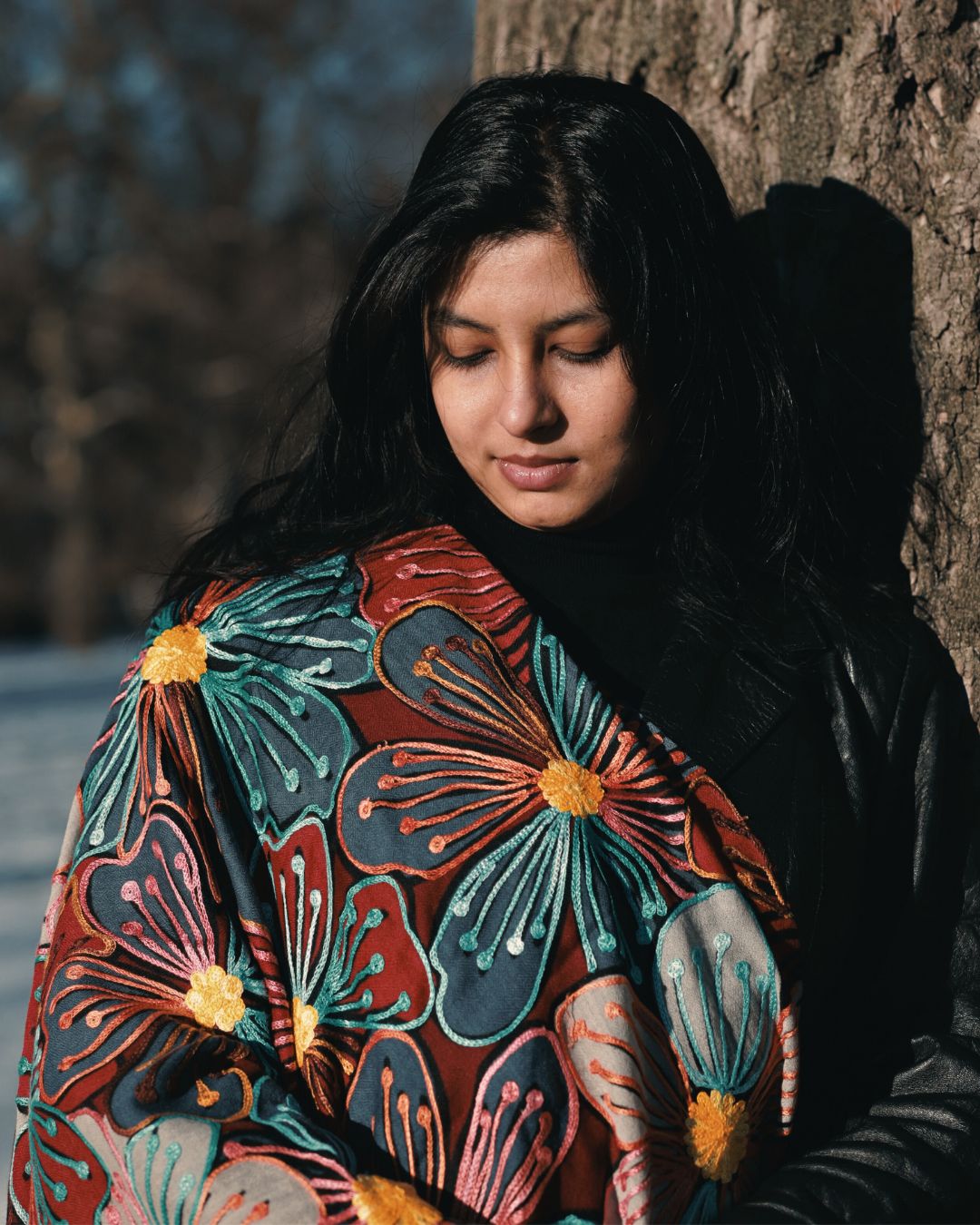 Contemporary Floral Wool Shawl – Modern Bloom