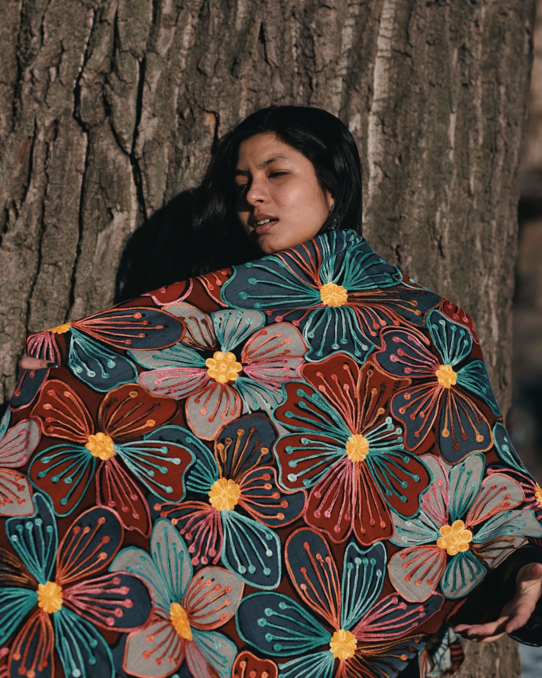 Contemporary Floral Wool Shawl – Modern Bloom