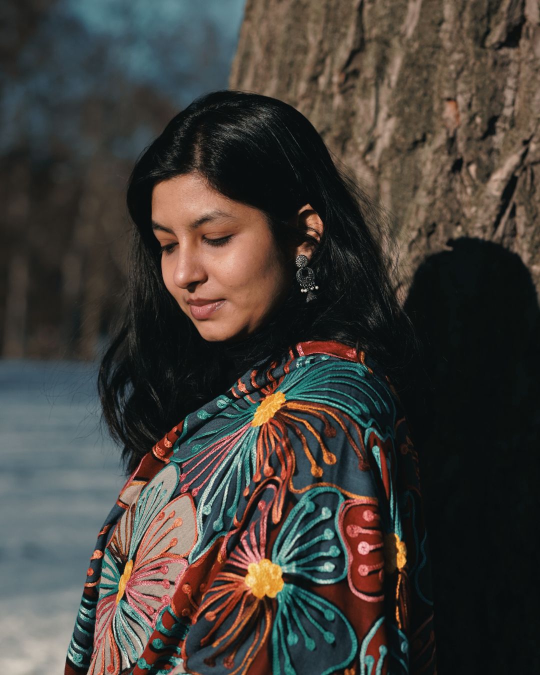 Contemporary Floral Wool Shawl – Modern Bloom