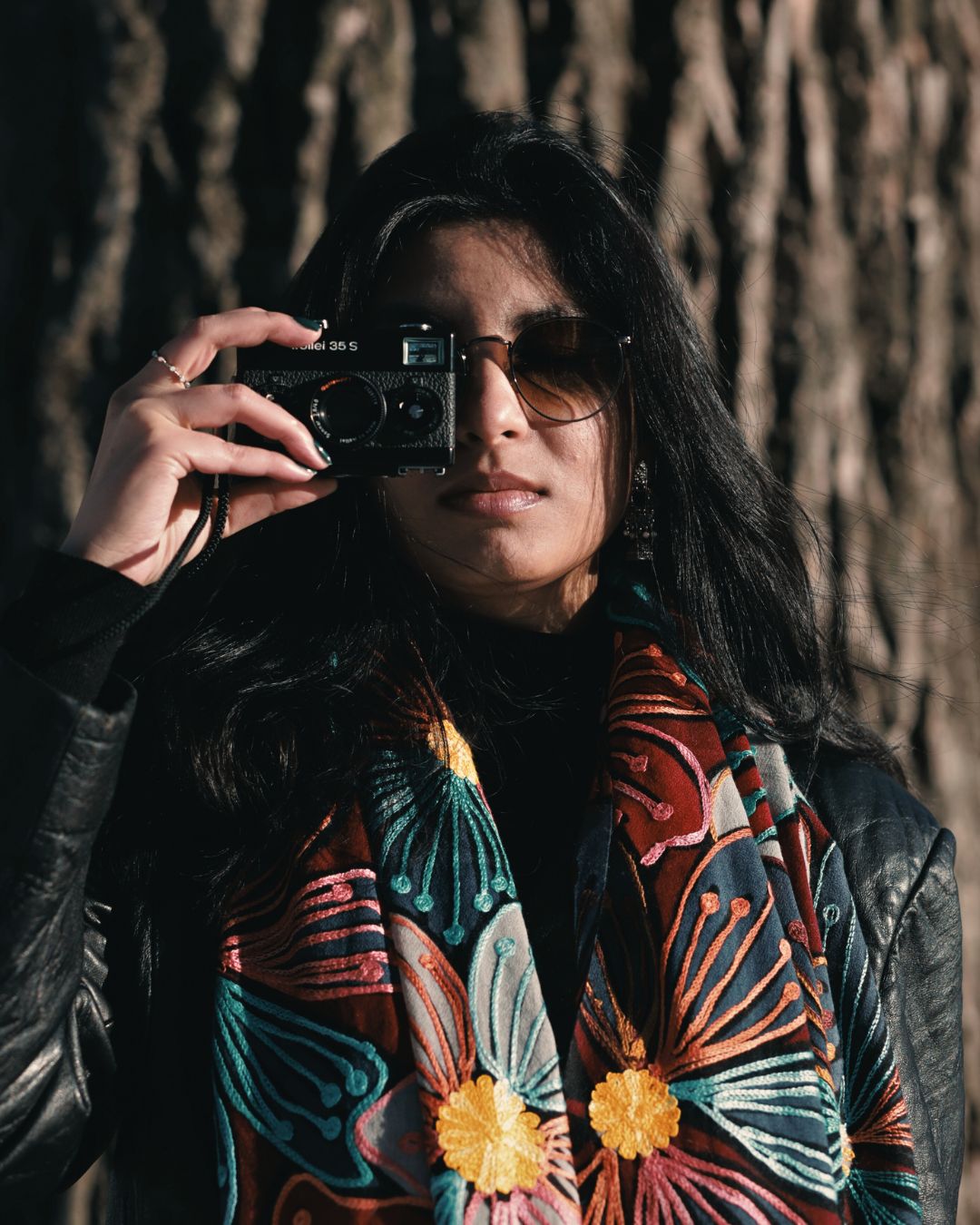 Contemporary Floral Wool Shawl – Modern Bloom