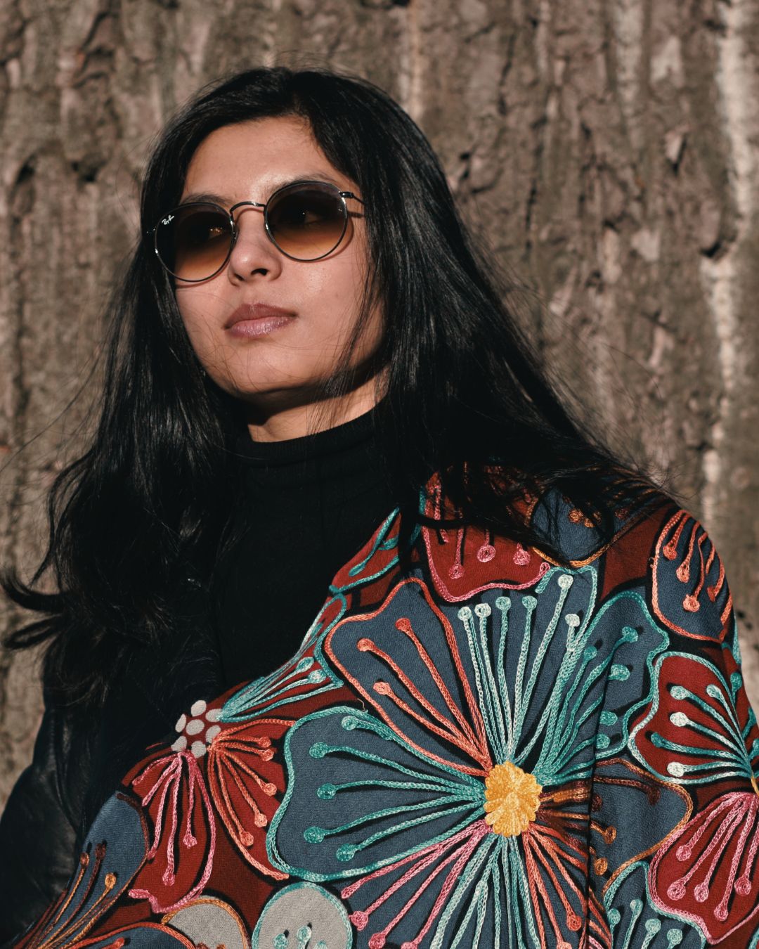 Contemporary Floral Wool Shawl – Modern Bloom